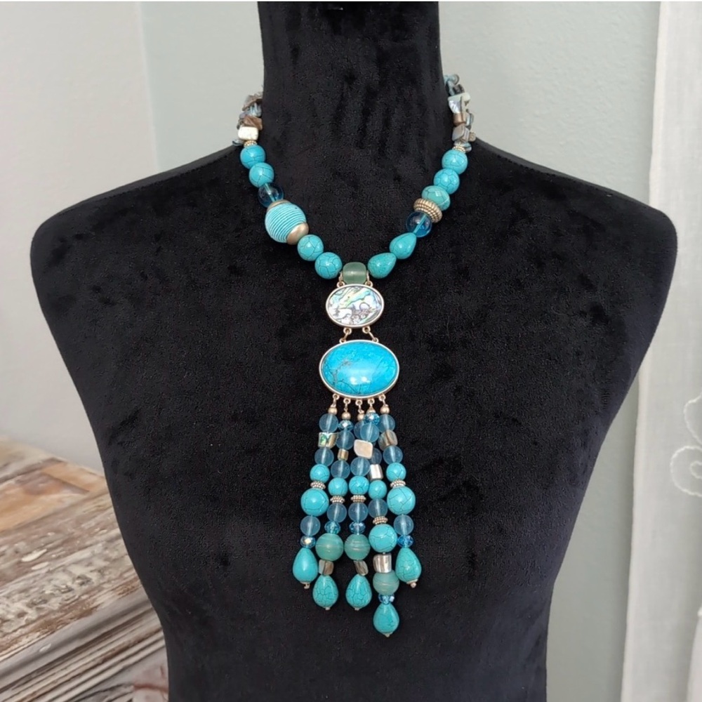 Chico's, retired, "Lily" pendant necklace.